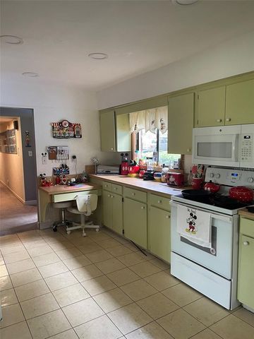 14 CANTERBURY DRIVE, Haines City, FL 33844