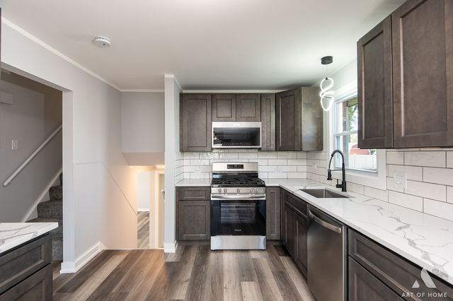 10956 S Nagle Avenue, Worth, IL 60482