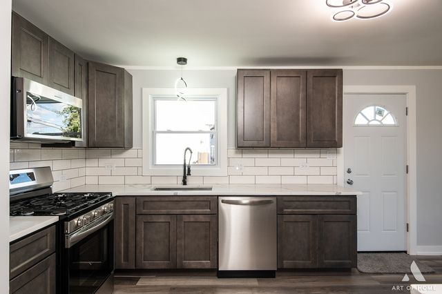 10956 S Nagle Avenue, Worth, IL 60482