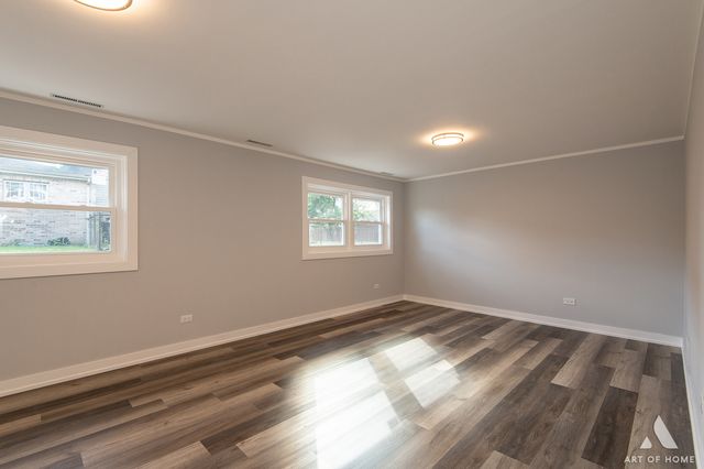 10956 S Nagle Avenue, Worth, IL 60482