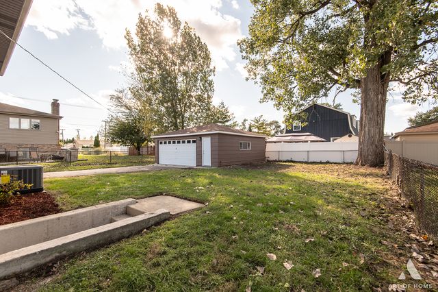 10956 S Nagle Avenue, Worth, IL 60482