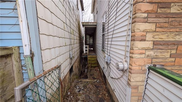 2708 Garbett St, Mckeesport, PA 15132