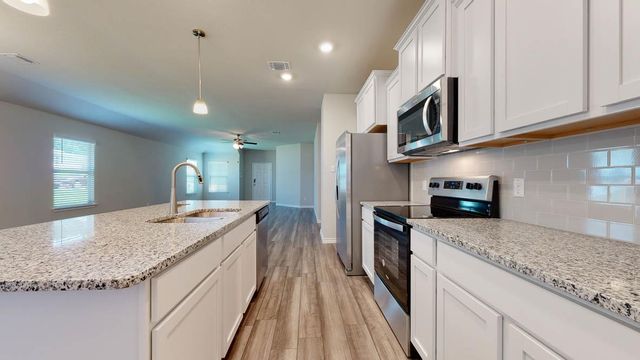 104 Kenzie ST, Thorndale, TX 76577