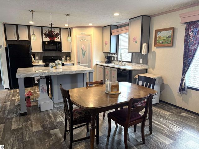 1042 Jackson Court, Mt Pleasant, MI 48858