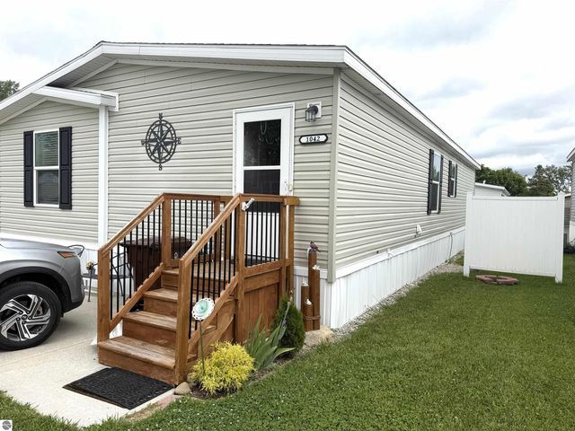 1042 Jackson Court, Mt Pleasant, MI 48858