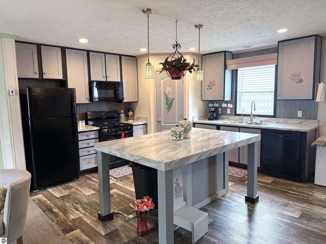 1042 Jackson Court, Mt Pleasant, MI 48858