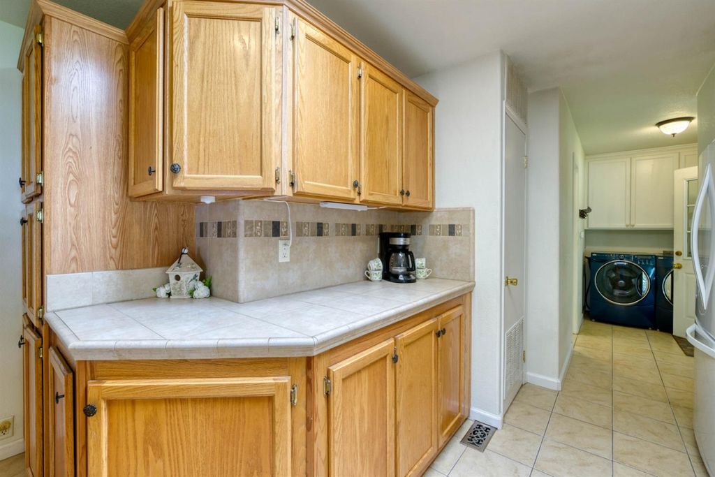 Image 11 of property listing at 28242 Tollhouse Road, Tollhouse, CA 93667
