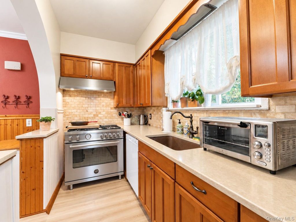 108 Soundview Street, Port Chester, NY 10573 — photo 5
