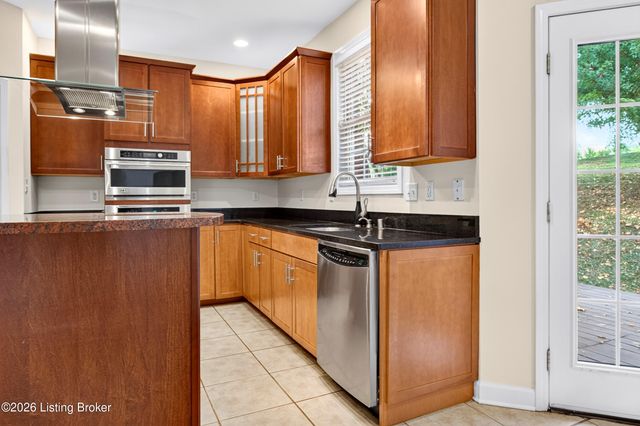 12608 Razor Ct, Louisville, KY 40299