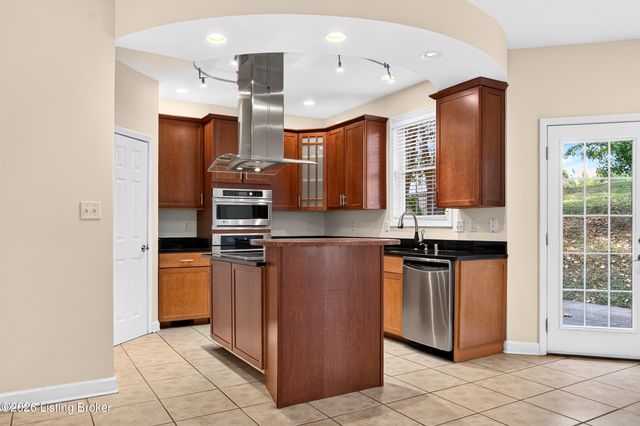 12608 Razor Ct, Louisville, KY 40299