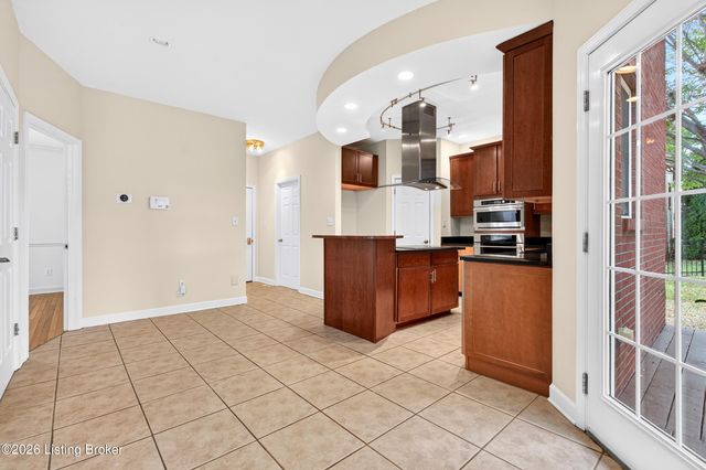 12608 Razor Ct, Louisville, KY 40299
