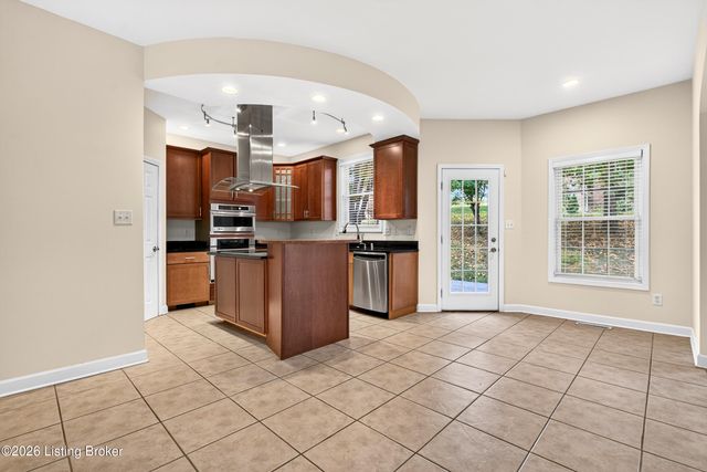 12608 Razor Ct, Louisville, KY 40299