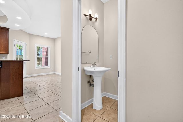 12608 Razor Ct, Louisville, KY 40299