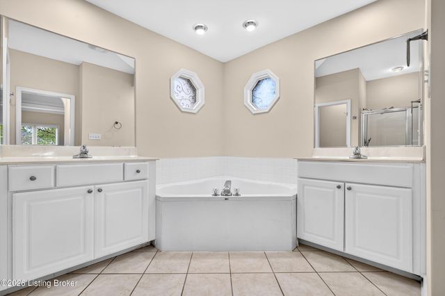 12608 Razor Ct, Louisville, KY 40299