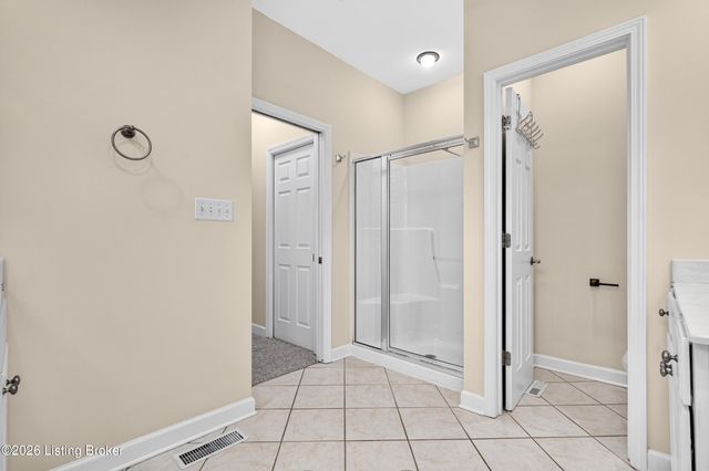 12608 Razor Ct, Louisville, KY 40299