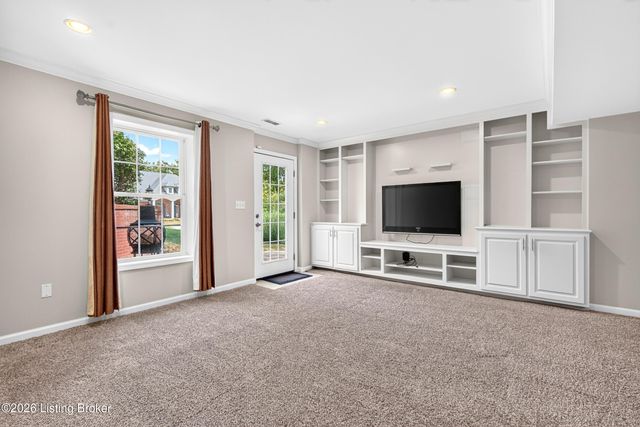 12608 Razor Ct, Louisville, KY 40299