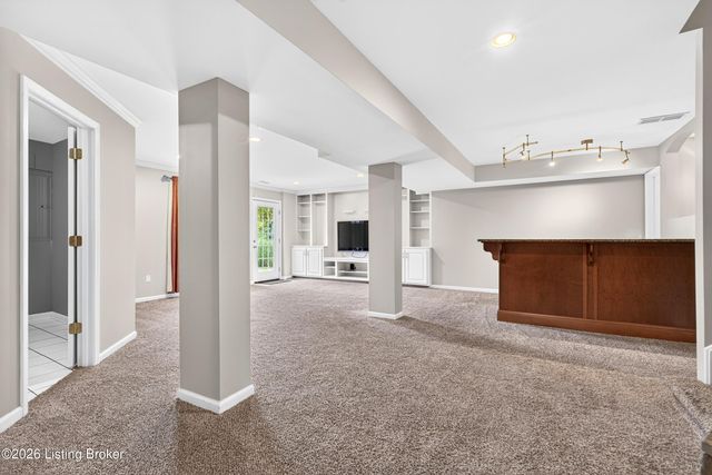 12608 Razor Ct, Louisville, KY 40299
