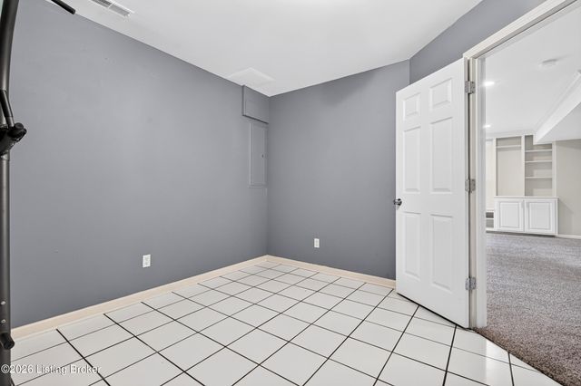 12608 Razor Ct, Louisville, KY 40299
