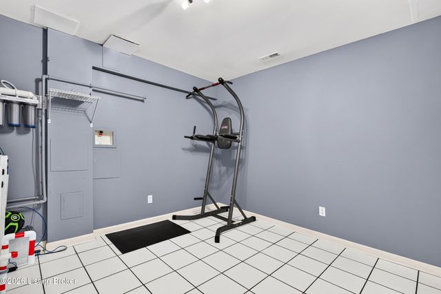12608 Razor Ct, Louisville, KY 40299