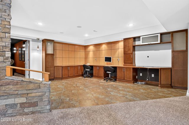 12608 Razor Ct, Louisville, KY 40299