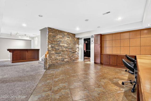 12608 Razor Ct, Louisville, KY 40299
