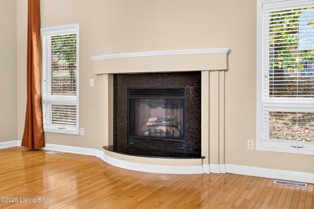 12608 Razor Ct, Louisville, KY 40299