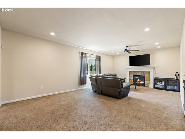 19537 MORRIE Dr, Oregon City, OR 97045