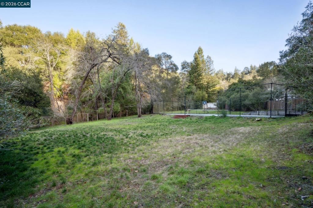 Image 5 of property listing at 49 49 Tiger Tail Court, Orinda, CA 94563