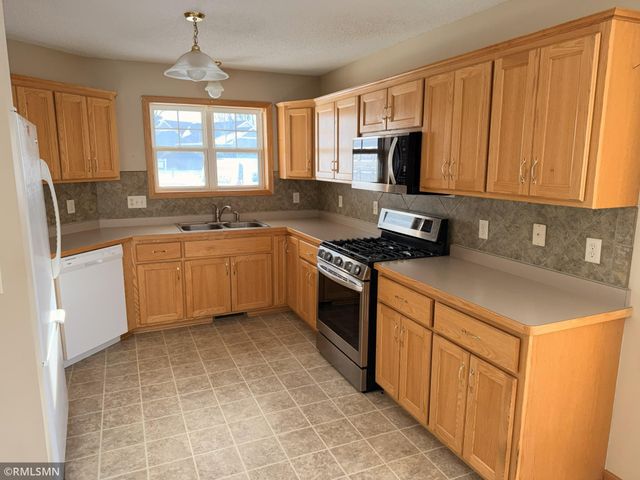 1008 Pleasant View Court NW, Isanti, MN 55040