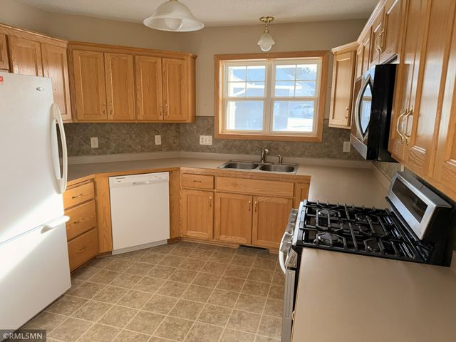 1008 Pleasant View Court NW, Isanti, MN 55040