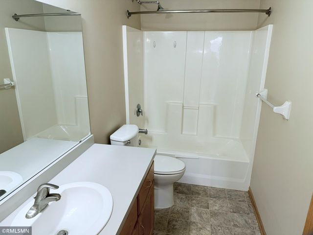 1008 Pleasant View Court NW, Isanti, MN 55040