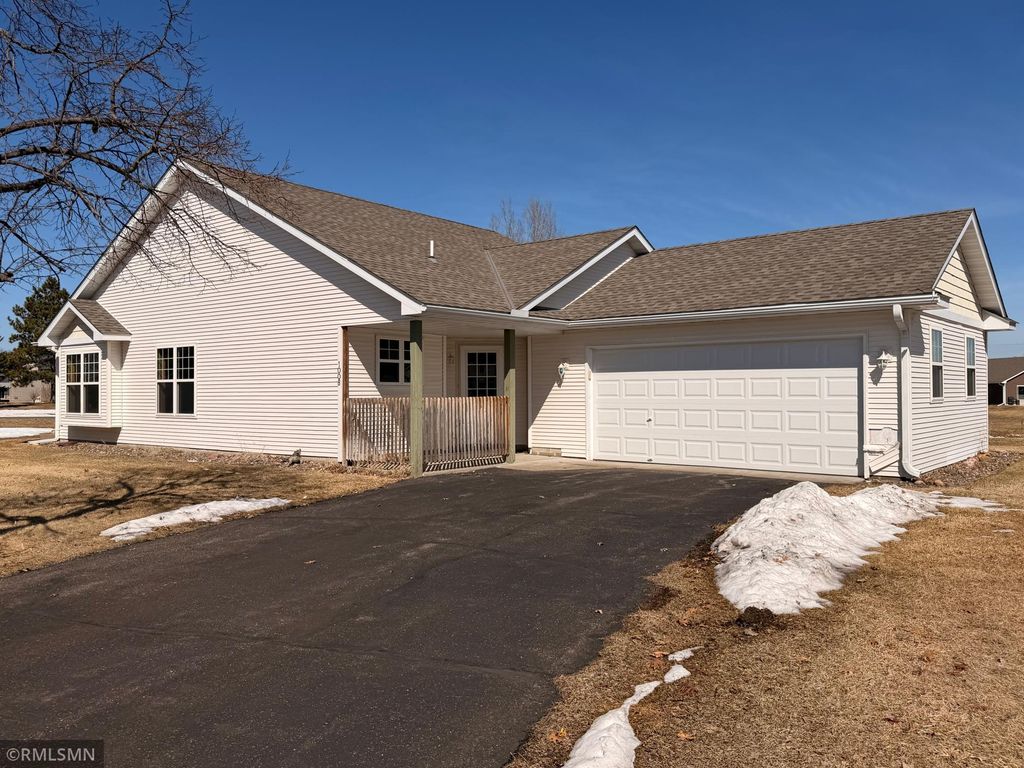 1008 Pleasant View Court NW, Isanti, MN 55040