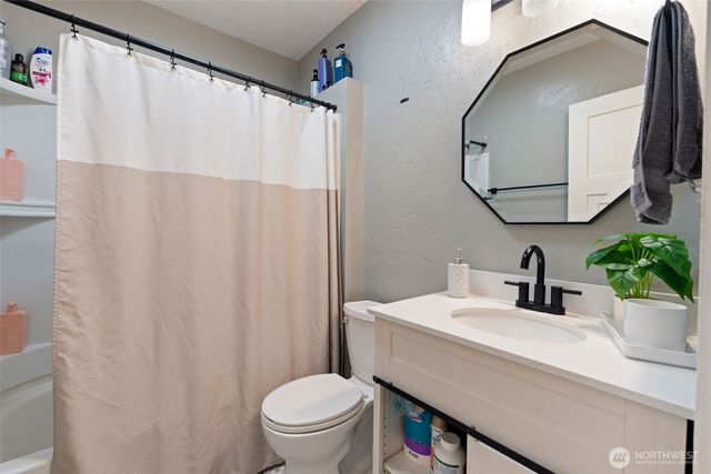 212 W 6th Street, Centralia, WA 98531