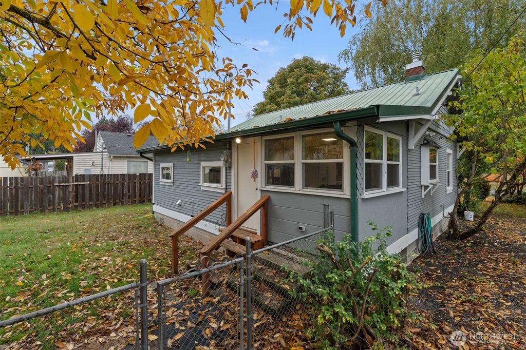 212 W 6th Street, Centralia, WA 98531