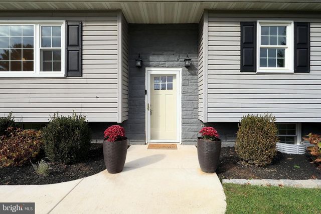 11 HEMLOCK DR, Port Matilda, PA 16870