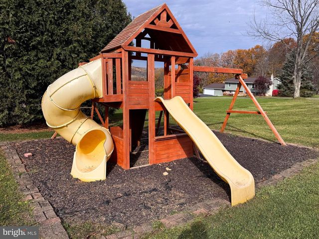 11 HEMLOCK DR, Port Matilda, PA 16870