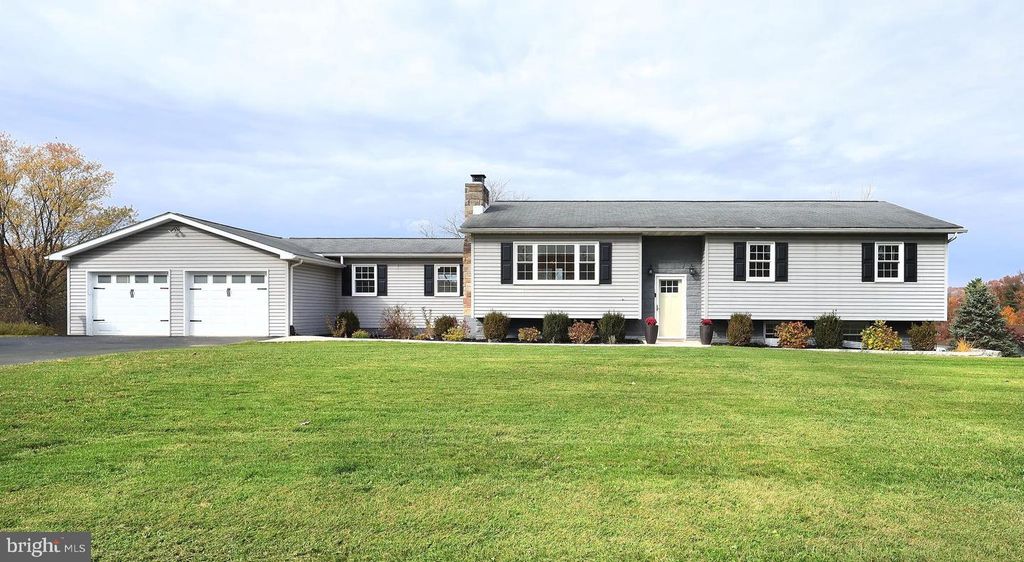 11 HEMLOCK DR, Port Matilda, PA 16870