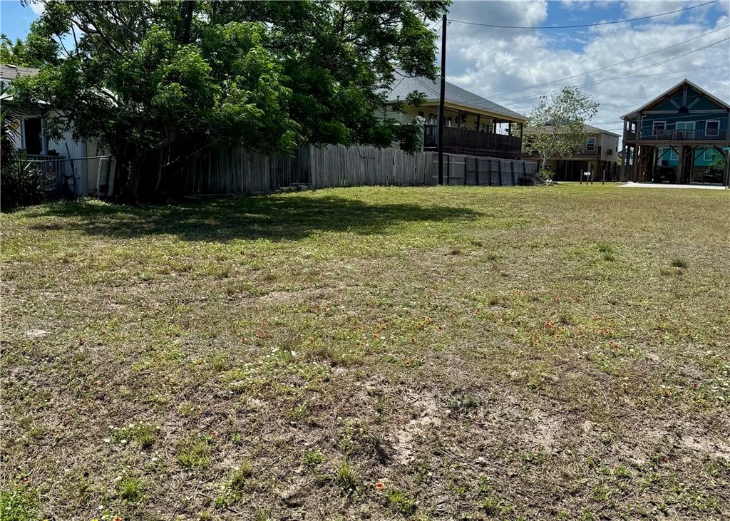 137 Buena Vista Dr, Corpus Christi, TX 78418 — exterior