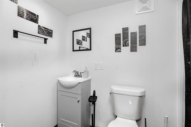 330 W Broomfield Road, Mt Pleasant, MI 48858