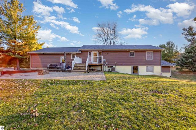 330 W Broomfield Road, Mt Pleasant, MI 48858