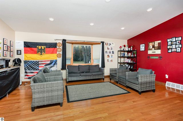 330 W Broomfield Road, Mt Pleasant, MI 48858