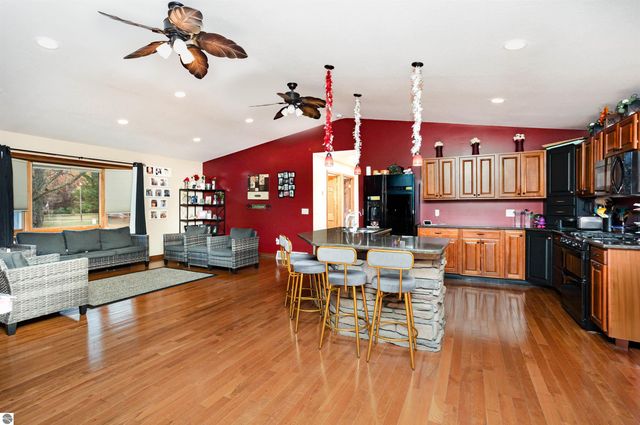 330 W Broomfield Road, Mt Pleasant, MI 48858