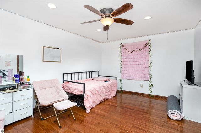 330 W Broomfield Road, Mt Pleasant, MI 48858