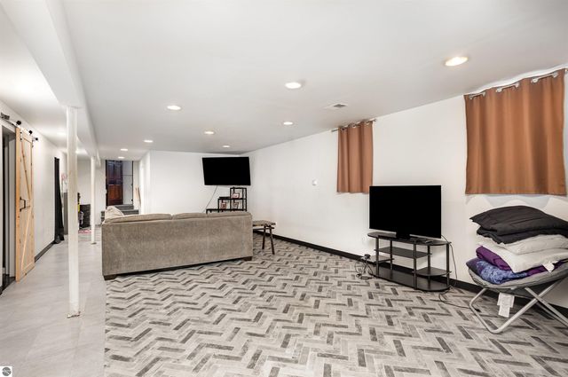 330 W Broomfield Road, Mt Pleasant, MI 48858