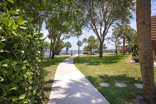 825 Center Street 11c, Jupiter, FL 33458