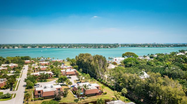 825 Center Street 11c, Jupiter, FL 33458