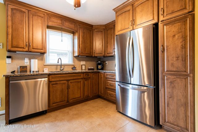 2602 Alps Rd, Louisville, KY 40216