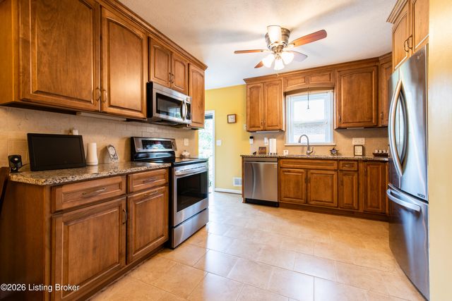 2602 Alps Rd, Louisville, KY 40216