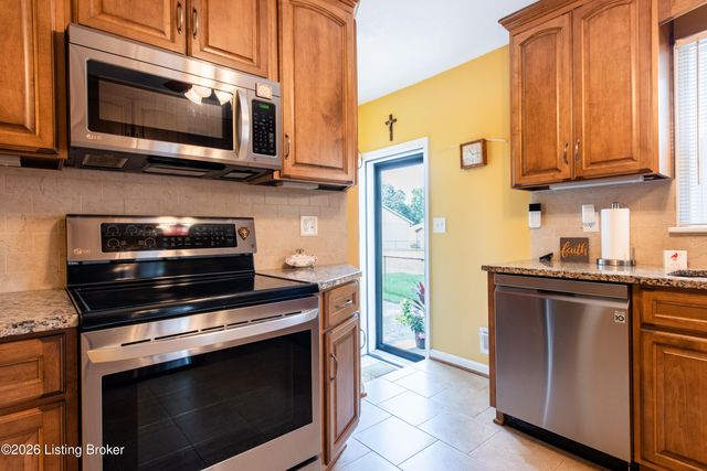 2602 Alps Rd, Louisville, KY 40216