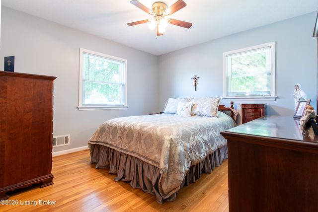 2602 Alps Rd, Louisville, KY 40216